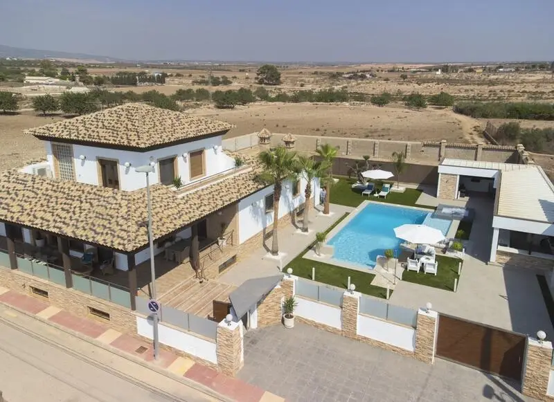 Chalet en Venta Avileses Murcia con Jardin Gimnasio y Jacuzzi