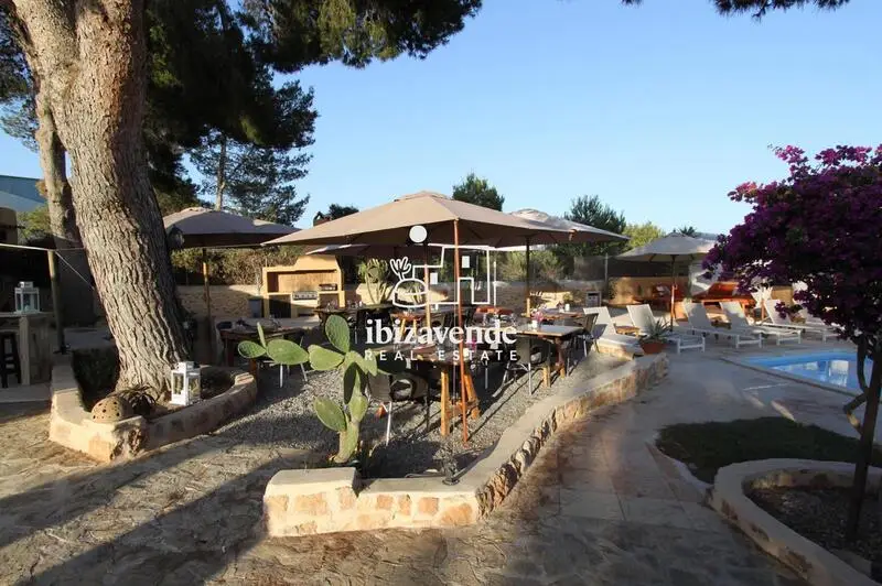 Villa de Lujo con 6 Habitaciones y Piscina en Ibiza