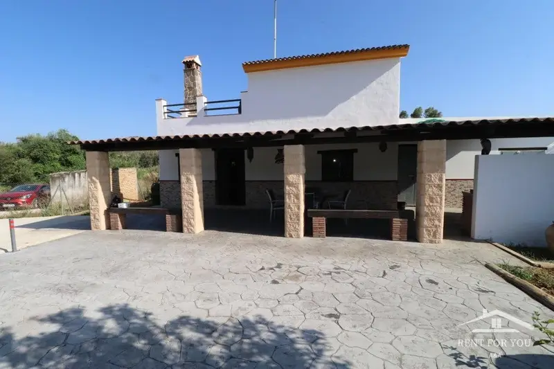 Chalet en Guaro: Tranquilidad y Naturaleza
