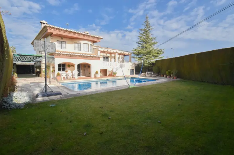 Venta Chalet con calefacción en Nueva Otura