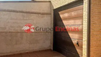 Chalet adosado en venta en Calle Guinea