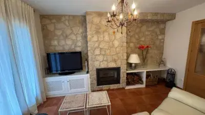 Chalet Adosado Reformado en Venta Amueblado Cerca del Pantano