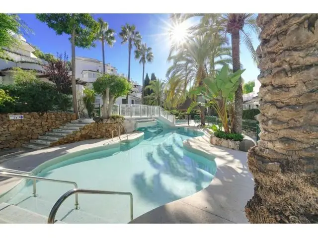 Apartamento en Primera Linea de Playa Marbella 4 Dormitorios Alquiler