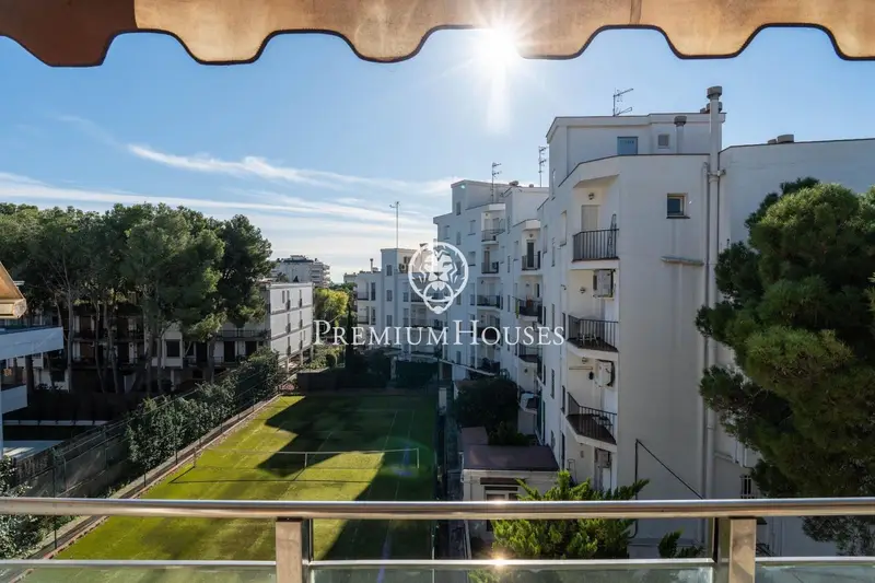 Piso en venta en Sitges Vinyet para reformar con terraza y vistas