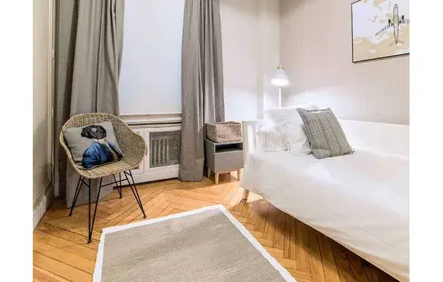 Rent 6 bedroom apartment of 360 m² in Madrid
