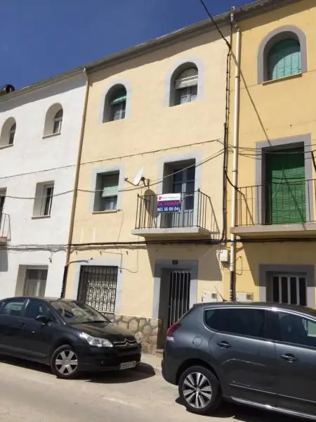 Casa en Venta Onil con Terraza 4 Dormitorios