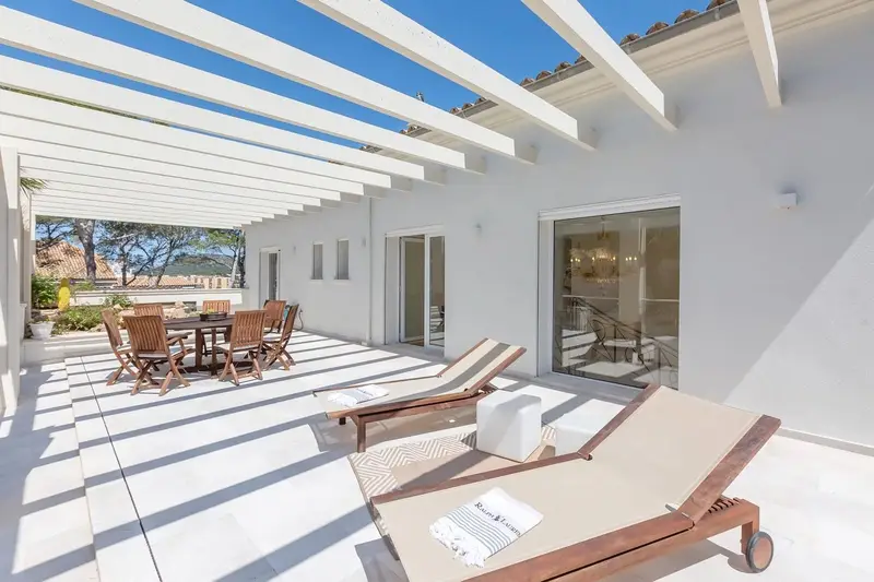 Chalet de Lujo en Mallorca con Vistas al Mar y Acceso a la Playa