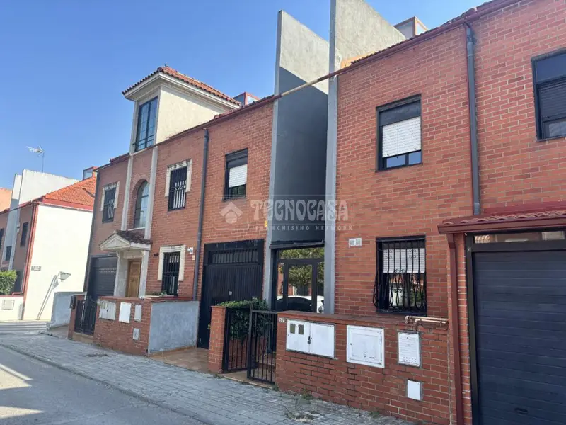Chalet Adosado 4 Plantas Jardin 130m2 Buena Vista