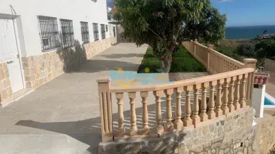 Apartamento en Benajarafe con Piscina y Parking