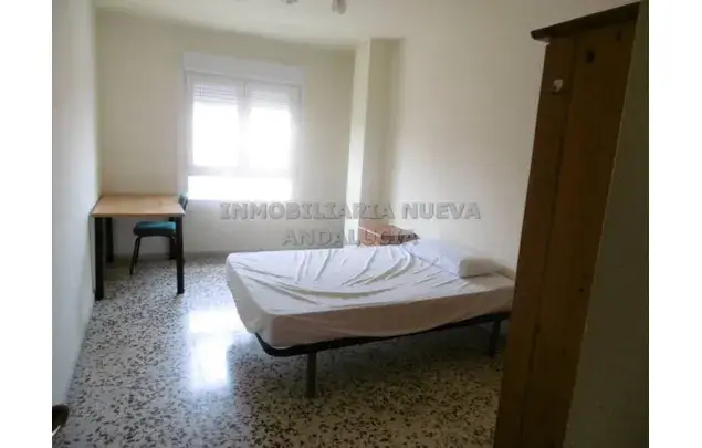 Alquiler piso 4 habitaciones 112m2 Almeria