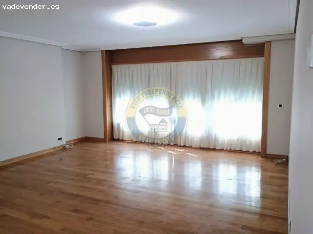Piso en Alquiler Hispanidad Vigo 120m2 3 Dormitorios Garaje