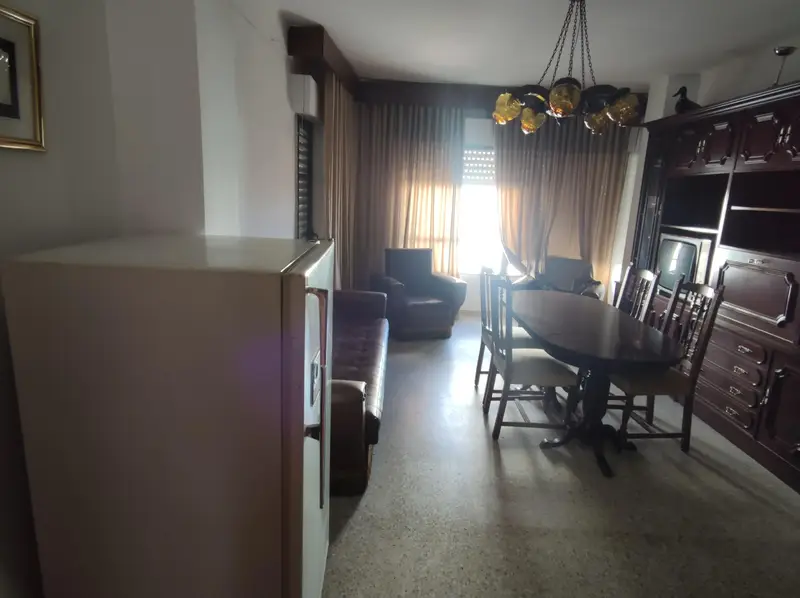 Amplio piso 4 habitaciones cerca colegios e institutos