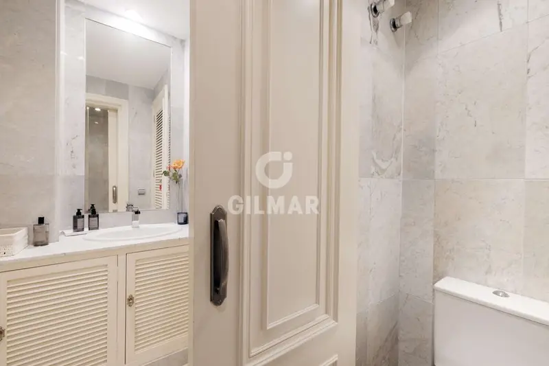 Apartamento de Lujo en Puerto Banús Primera Línea de Playa