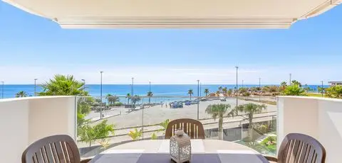 Apartamento en Primera Linea de Playa Mil Palmeras