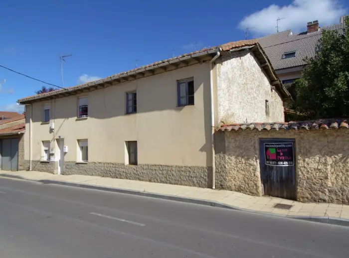 Casa de Pueblo con Huerta cerca de León