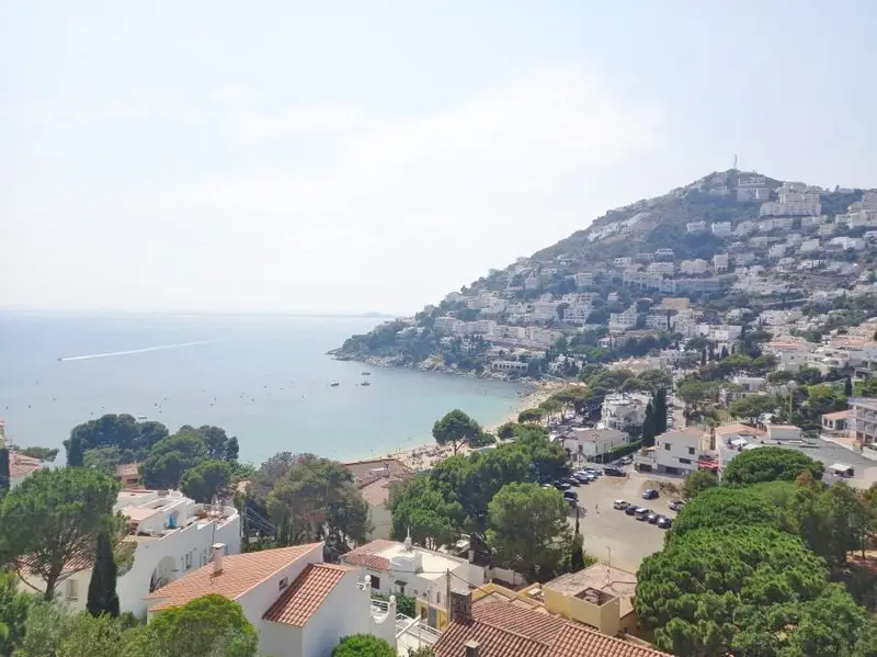 Estudio en Roses con Vistas al Mar y Licencia Turistica