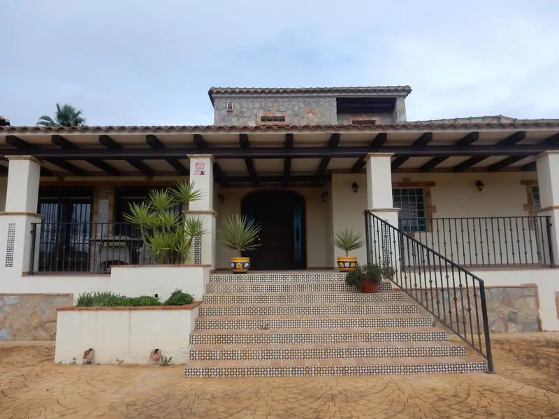 Casa de Campo con 4 Dormitorios y Piscina en Bigastro
