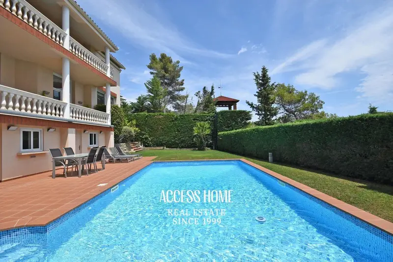 Chalet en venta en Cabrils con vistas al mar
