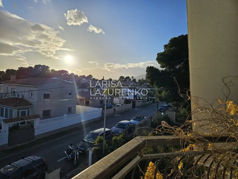 Chalet en Mont Roig del Camp con Vistas al Mar y Piscina