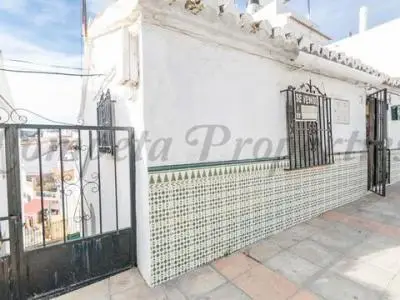 Casa en Sayalonga con Vistas a la Plaza 160m2