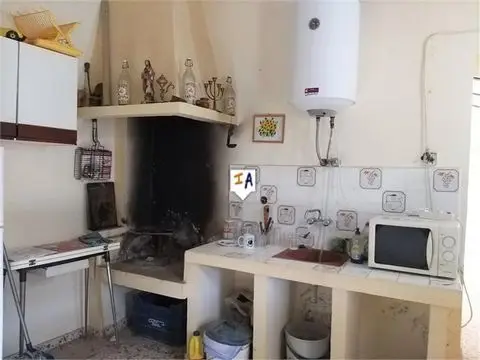 Casa Rural con 1 Dormitorio y Gran Finca Productiva en Canillas de Albaida