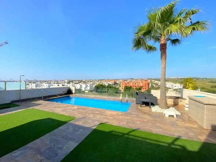 Villa 3 Dormitorios en Villamartín Orihuela Costa
