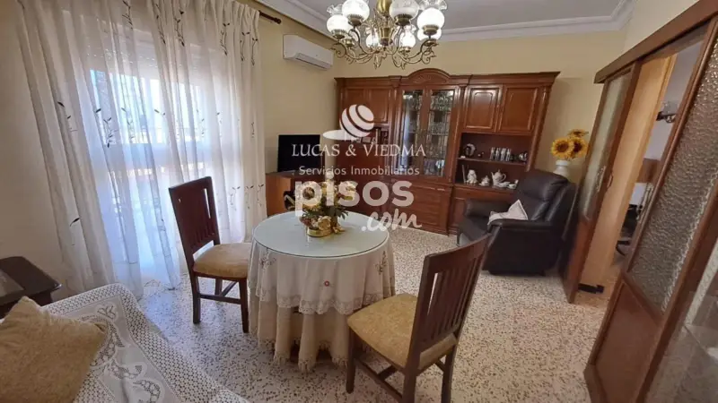 Piso en Venta en Camas con Terraza y Garaje