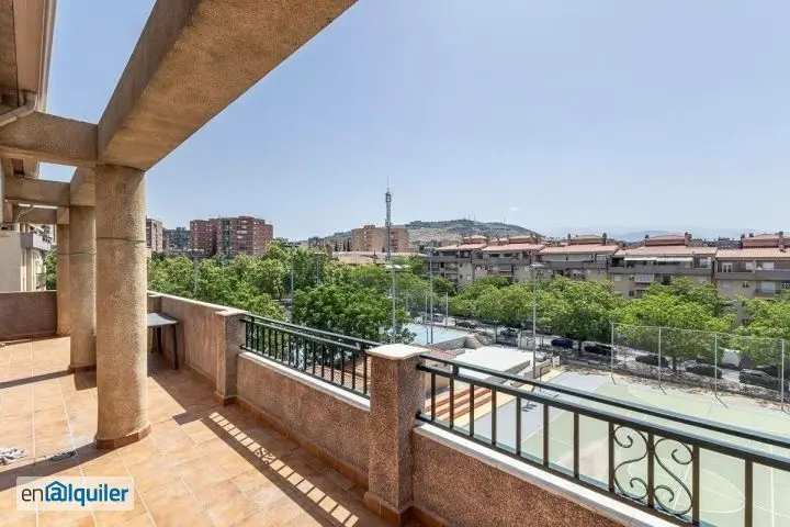 Alquiler piso Granada 3 dormitorios 2 baños terraza ascensor aire acondicionado