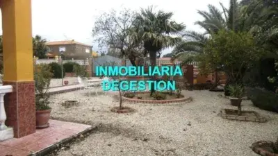 Chalet en Venta en Linares 3 Dormitorios Piscina