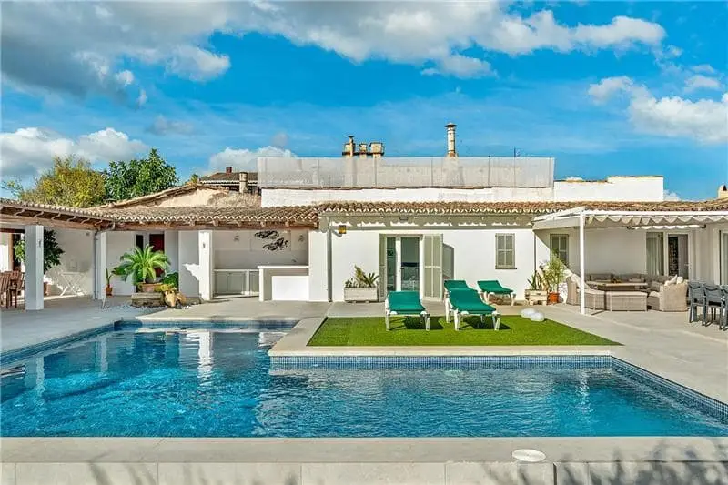 Chalet en venta en Mallorca: 4 habitaciones, piscina y jardin