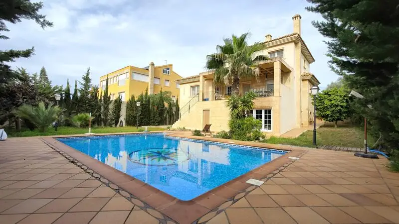 Villa 6 Dormitorios Piscina Privada Torrevieja Aguas Nuevas