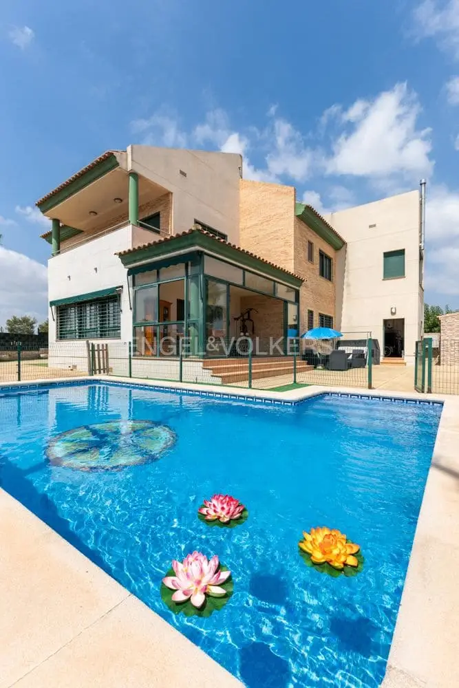 Chalet de Lujo en Llíria con Piscina y Gimnasio