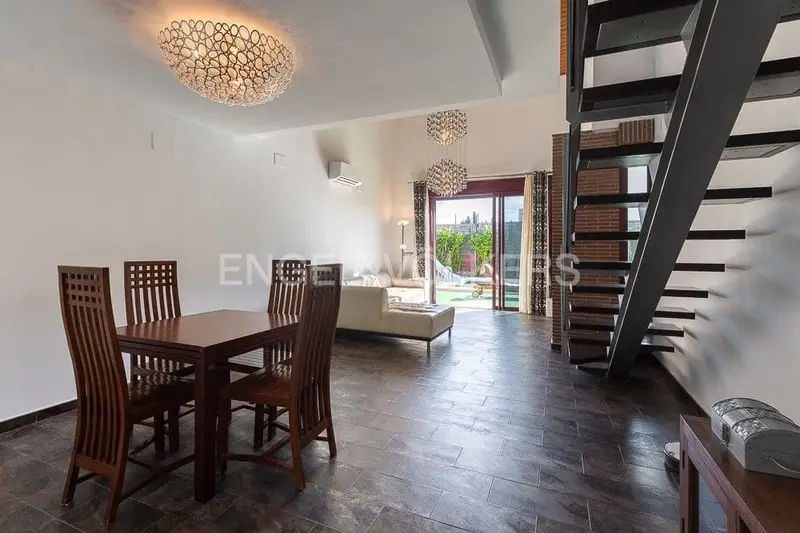 Chalet en alquiler en La Cañada Paterna Valencia