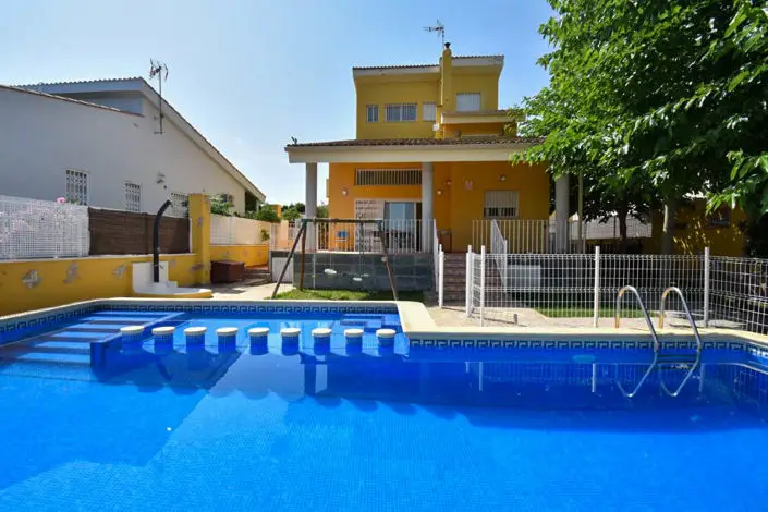 Villa 5 Dormitorios Montroy Vistas Piscina Garaje Terrazas