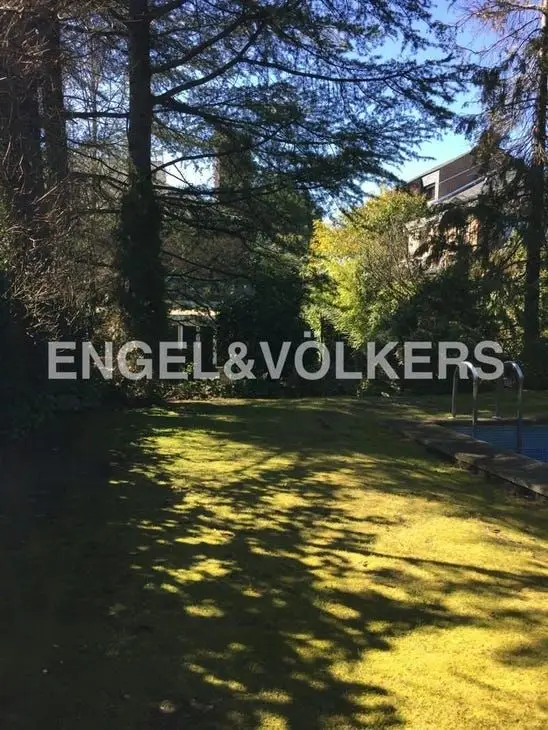 Casa en Pozuelo de Alarcón con jardín y piscina