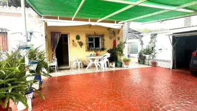 Chalet en Valdelagrana con Apartamento Anexo y Jardin