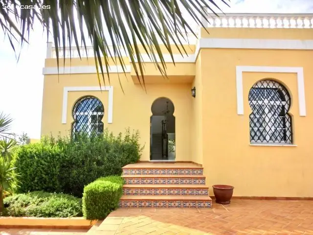Chalet en Chipiona con Piscina y Vistas al Mar