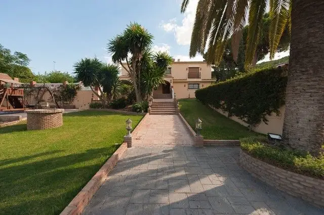 Venta Villa Amueblada Churriana - Lujo y comodidad para familias