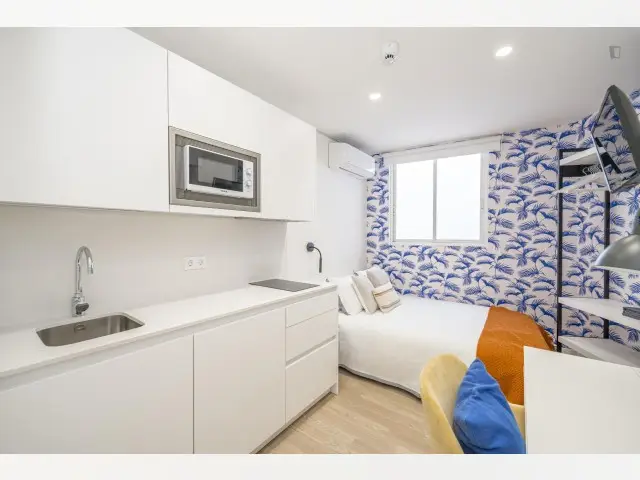 Habitación en Alquiler Málaga - Amueblada con Servicios Incluidos