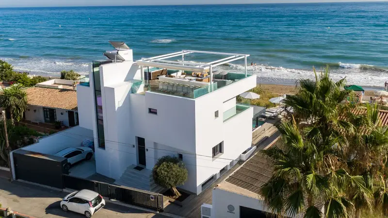 Villa de Lujo en Costabella Marbella 6 Dormitorios Frente al Mar