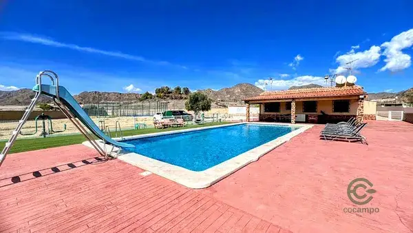 Casa de Campo Reformada con Piscina y Pista de Padel