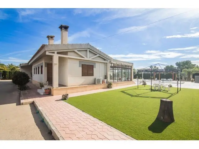 Chalet Independiente de Lujo en Elche