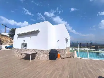Casa Moderna en Coin con Piscina Infinita y Vistas
