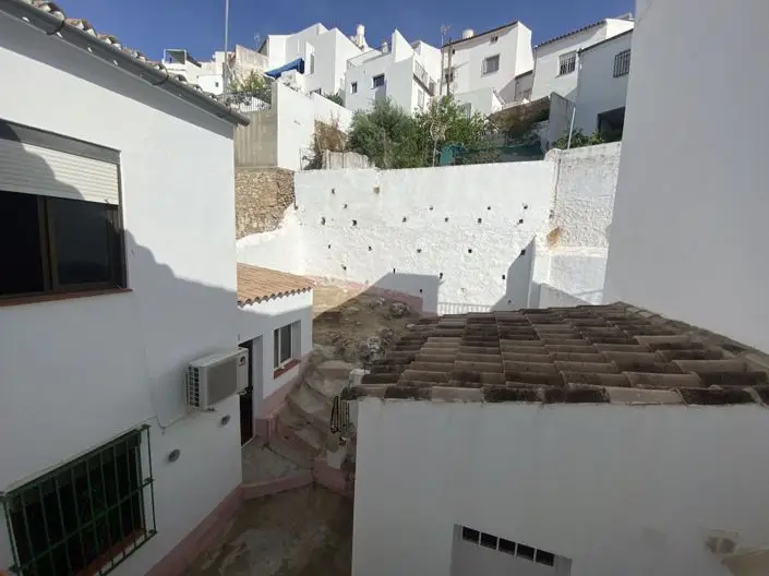 Casa Adosada 6 Dormitorios - Amplia y Reformada