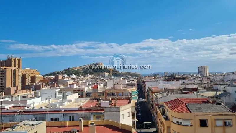 Atico en venta en Carolinas Altas con vistas al mar