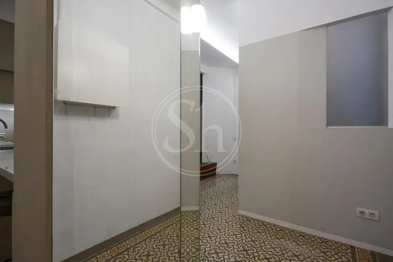 Apartamento en Les Corts con Balcón y Patio