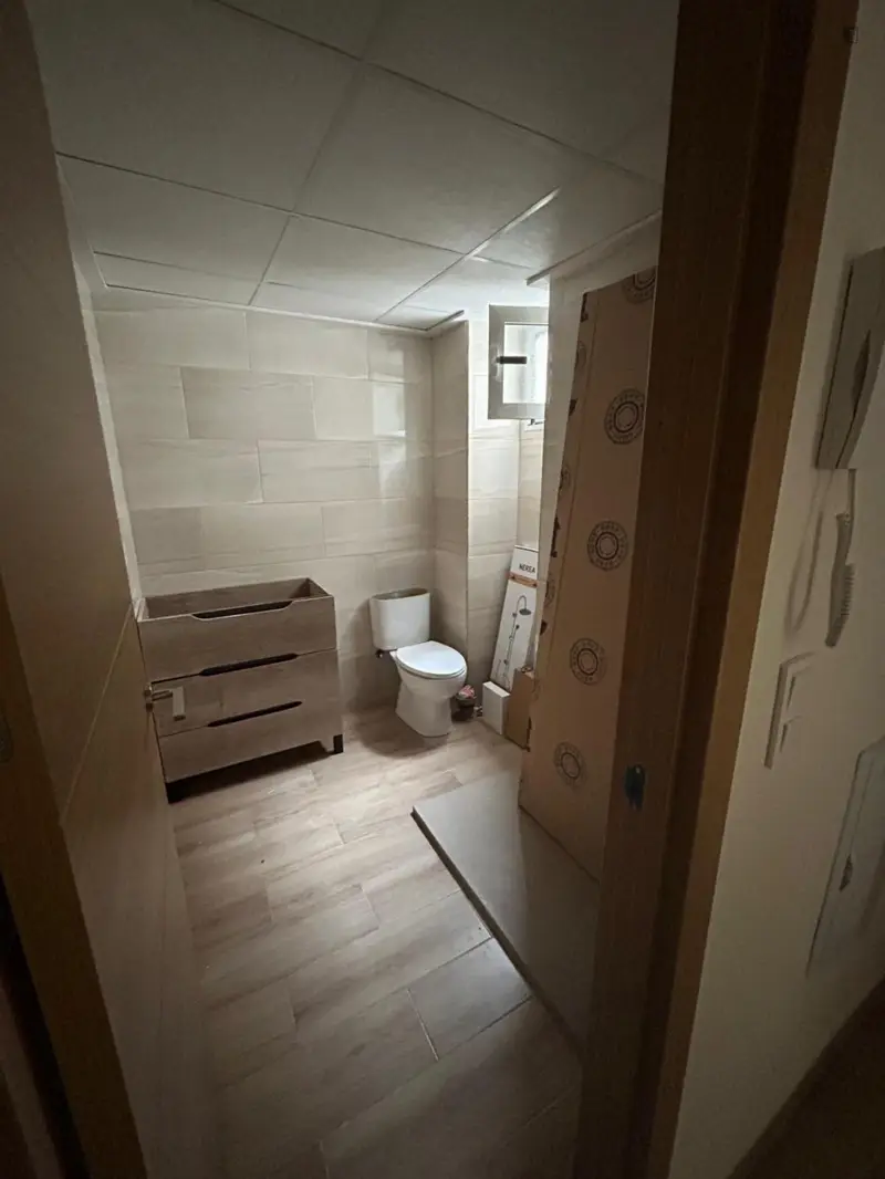 Habitación individual, con balcón, en un piso de 4 habitaciones