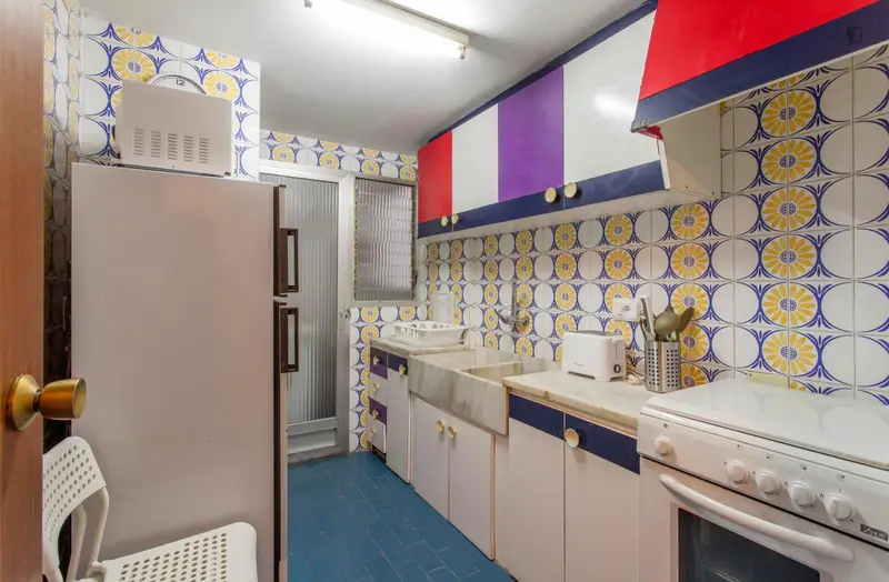 Habitacion Doble con Baño Privado en Piso de 5 Habitaciones