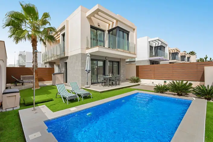 Villa 3 Dormitorios Vistabella Golf Piscina Privada