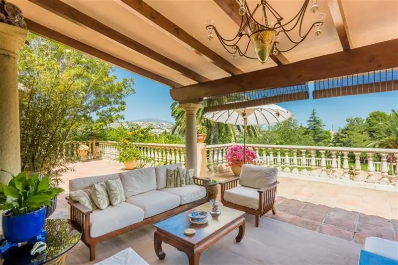 Villa en Venta en Benahavís 5 Dormitorios Piscina Privada